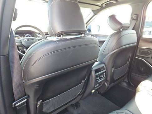 New 2025 Jeep Grand Cherokee Limited w/ Luxury Tech Group II image 21