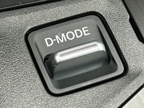 Used 2025 Nissan Kicks SV image 6