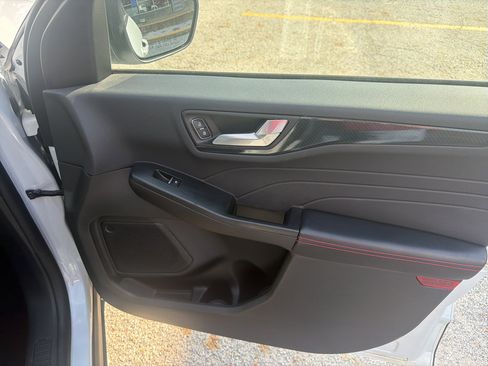Used 2025 Ford Escape ST-Line FWD image 13