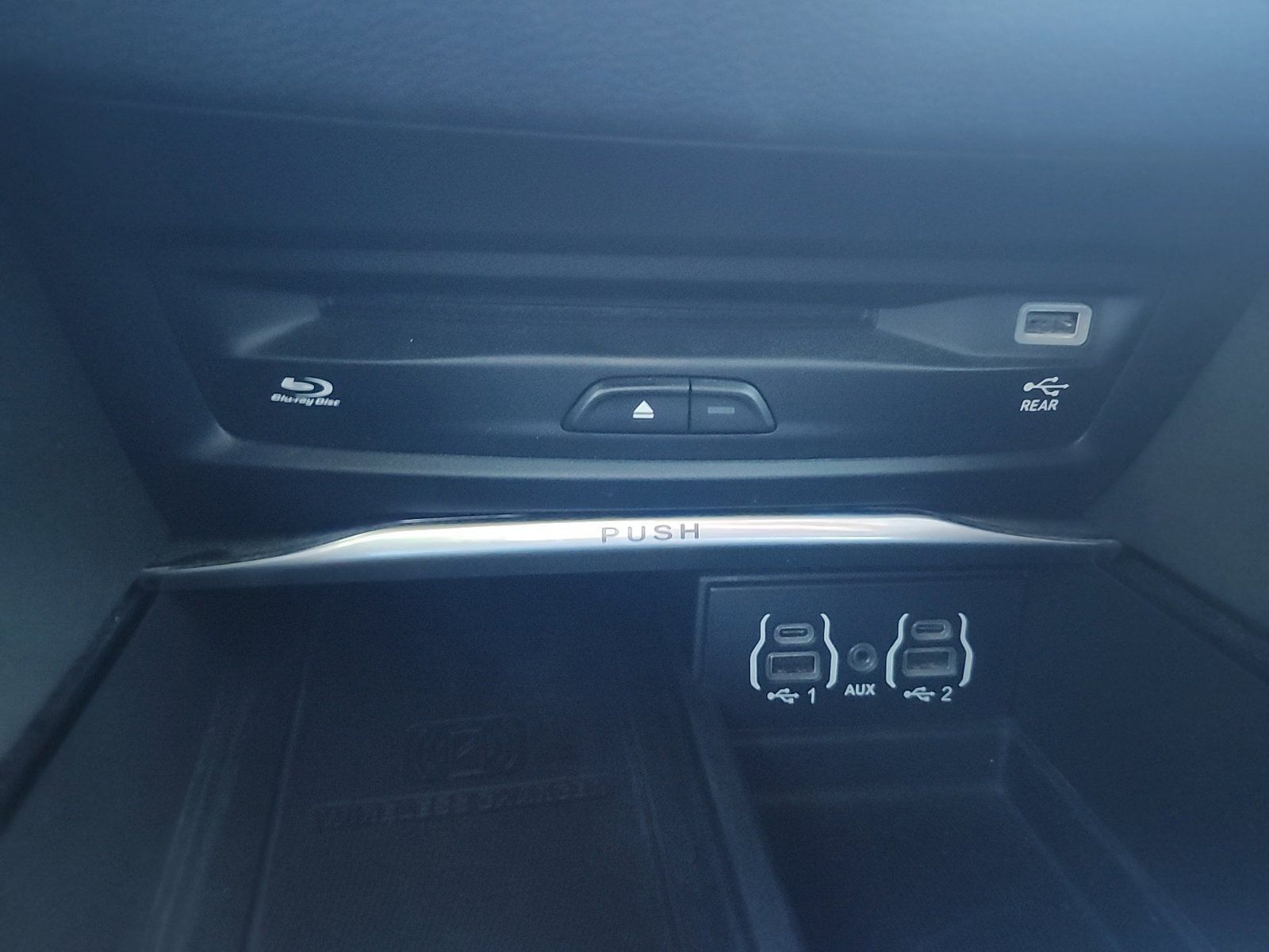 Used 2021 Chrysler Pacifica Limited w/ Uconnect Theater Family Group FWD image 32