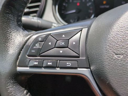 Used 2018 Nissan Rogue SV FWD image 23