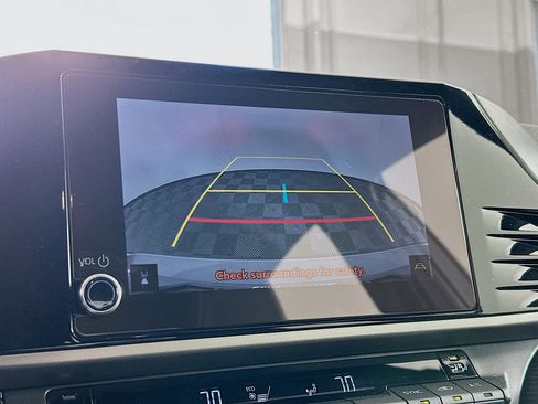 Used 2025 Toyota Camry SE image 23