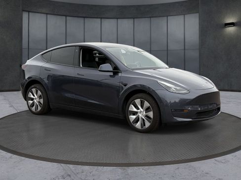 Used 2022 Tesla Model Y Long Range AWD/4WD image 8