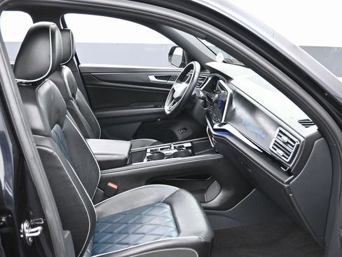 Used 2024 Volkswagen Atlas Cross Sport SEL Premium R-Line image 36