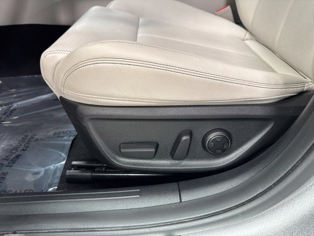 Used 2025 Genesis G70 2.5T RWD image 5