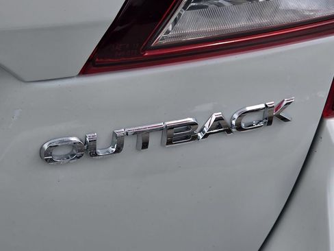 Used 2018 Subaru Outback 2.5i Premium AWD/4WD image 32
