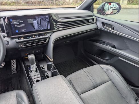 Used 2025 Toyota Camry XSE image 8