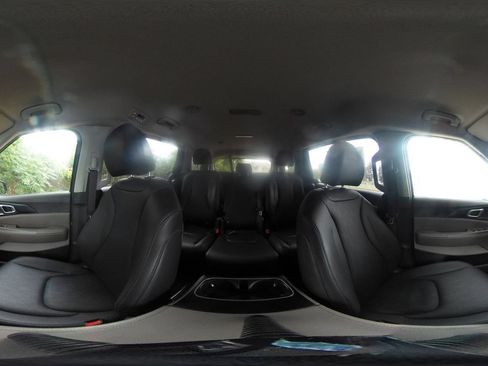 Used 2026 Kia Carnival FWD image 45