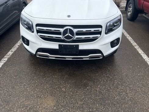 Used 2023 Mercedes-Benz GLB 250 4MATIC image 2