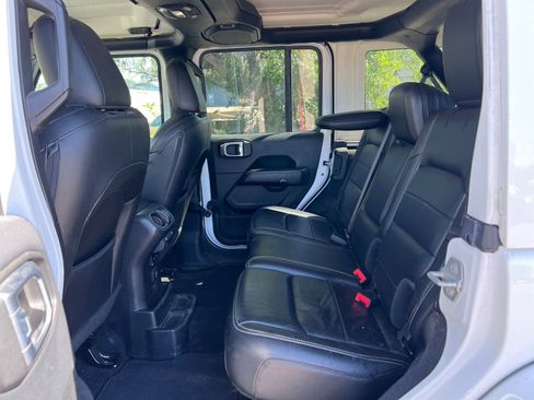 Used 2018 Jeep Wrangler Unlimited Sahara w/ Uconnect 4C Nav & Sound Group AWD/4WD image 27