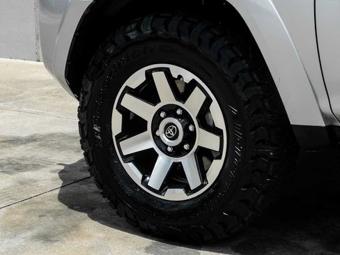 Used 2018 Toyota 4Runner TRD Off-Road AWD/4WD image 50