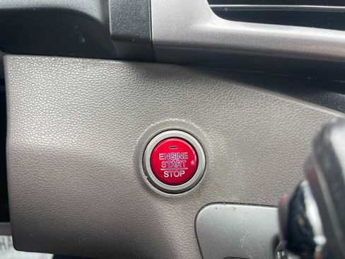 Used 2014 Honda Odyssey Touring Elite image 32