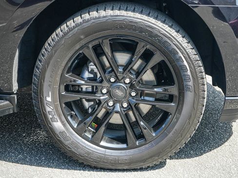 Used 2023 Ford Expedition XLT image 9