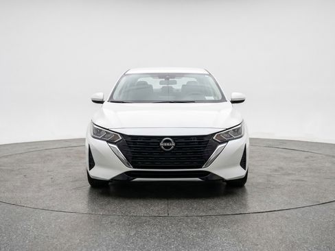 Used 2025 Nissan Sentra SV FWD image 2