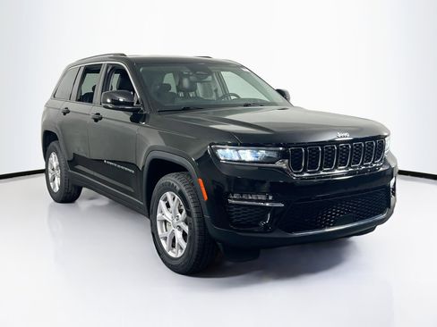 Used 2022 Jeep Grand Cherokee Limited image 3