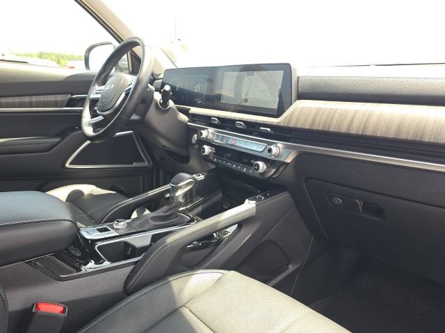 Used 2025 Kia Telluride EX w/ EX Captain's Chair Package FWD image 23