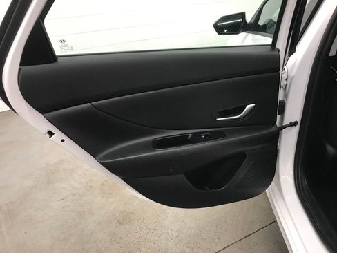 Used 2023 Hyundai Elantra SE image 30