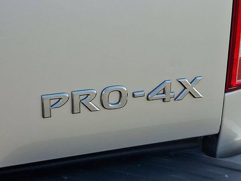 Used 2014 Nissan Frontier PRO-4X w/ Pro-4x Graphics Package AWD/4WD image 31