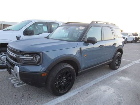 Used 2025 Ford Bronco Sport Badlands AWD/4WD image 3