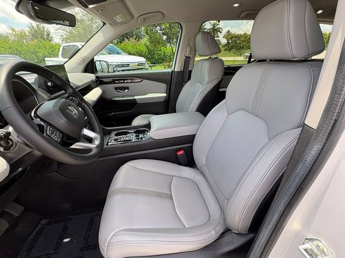 Used 2025 Honda Pilot EX-L image 16