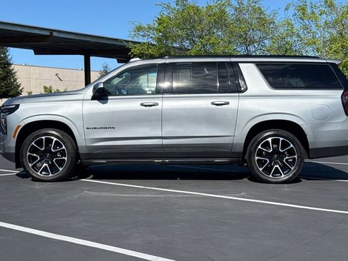 Used 2025 Chevrolet Suburban RST image 14