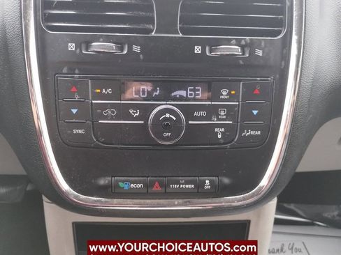 Used 2015 Chrysler Town & Country Touring image 31