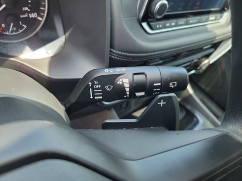 Used 2025 Nissan Rogue S FWD image 25