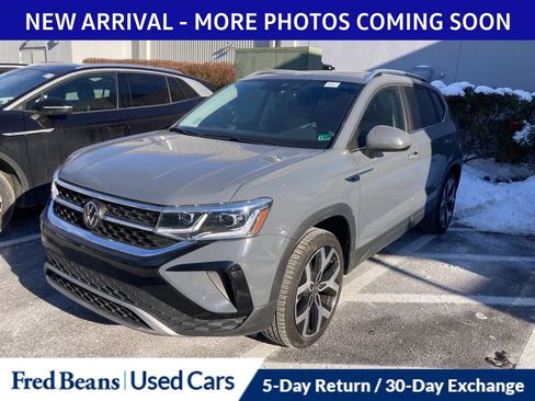 Used 2023 Volkswagen Taos SEL image 3