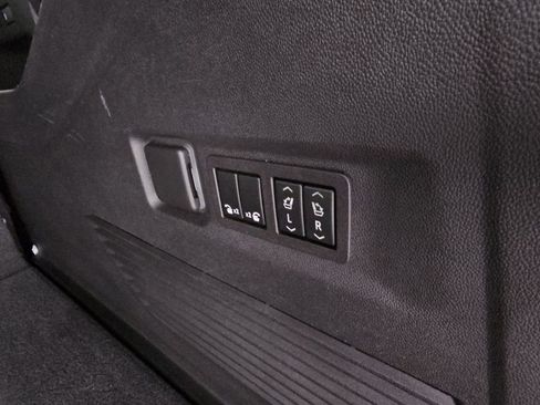 Used 2023 GMC Yukon XL Denali AWD/4WD image 40