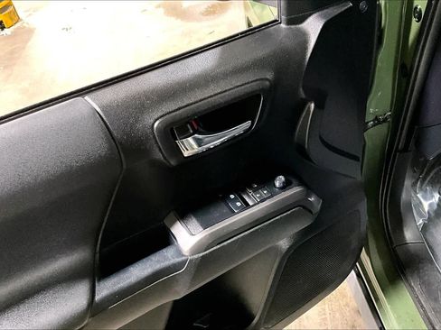 Used 2021 Toyota Tacoma TRD Sport w/ Technology Package image 30