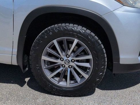 Used 2018 Toyota Highlander XLE AWD/4WD image 11