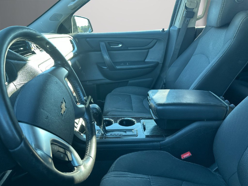 Used 2017 Chevrolet Traverse LT w/ Style and Technology Package FWD image 7