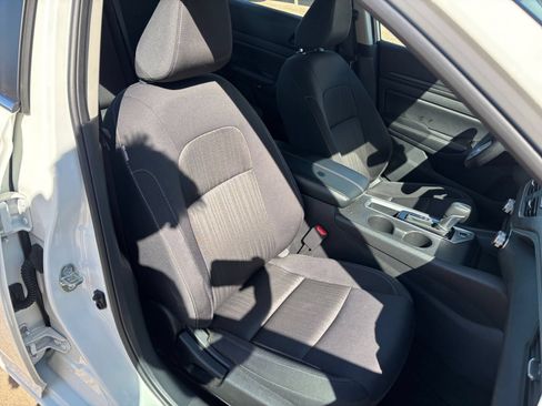 Used 2025 Nissan Altima 2.5 SV FWD image 36