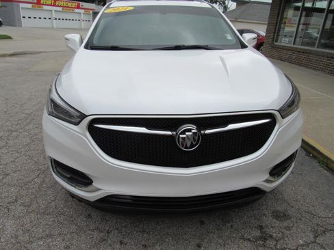 Used 2021 Buick Enclave Essence w/ Sport Touring Edition FWD image 2