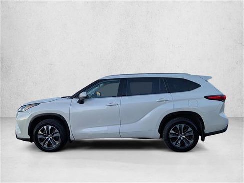 Used 2020 Toyota Highlander XLE image 9