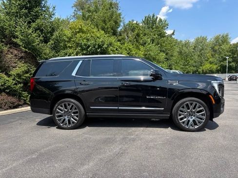 Used 2025 GMC Yukon Denali Ultimate w/ LPO, Floor Liner Package AWD/4WD image 11