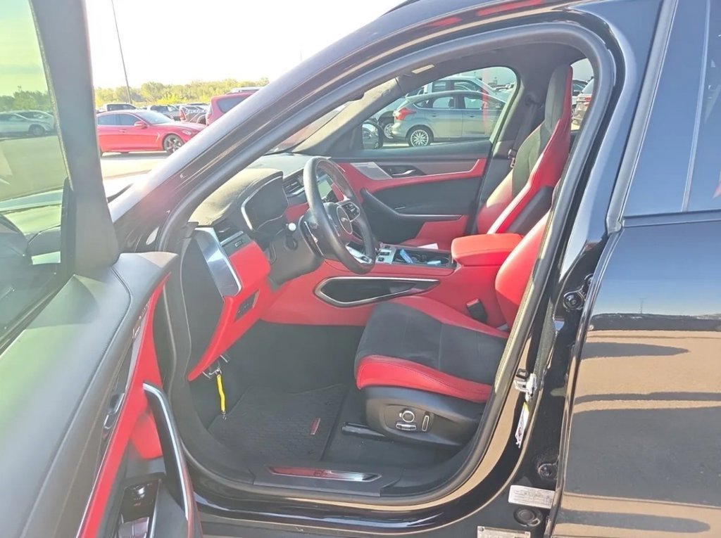 Used 2023 Jaguar F-PACE SVR AWD/4WD image 4
