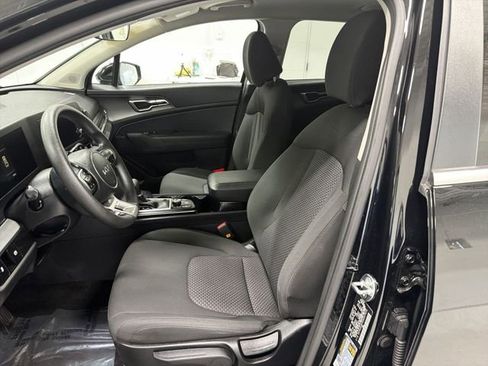 Used 2025 Kia Sportage LX AWD/4WD image 19