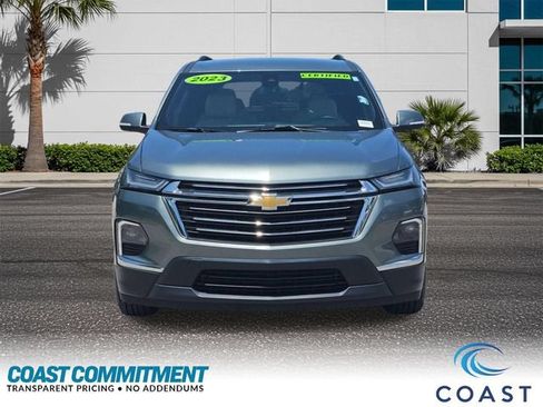 Used 2023 Chevrolet Traverse LT FWD image 2