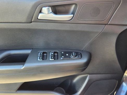 Used 2020 Kia Sportage LX image 30