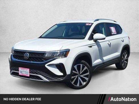 Used 2022 Volkswagen Taos SE FWD image 1