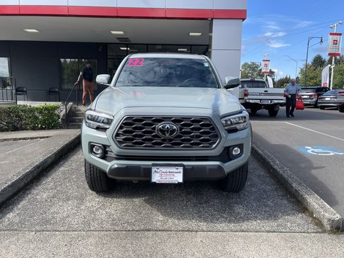 Certified 2022 Toyota Tacoma TRD Off-Road w/ TRD Premium Off Road Package AWD/4WD image 2
