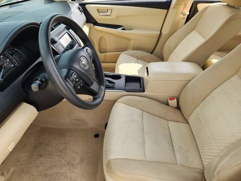 Used 2015 Toyota Camry LE FWD image 10
