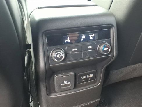 Used 2023 GMC Acadia SLT image 18