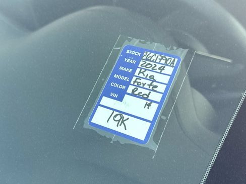 Used 2024 Kia Forte LXS FWD image 25