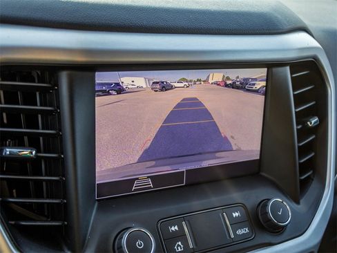 Used 2023 GMC Acadia SLE w/ Driver Convenience Package image 32