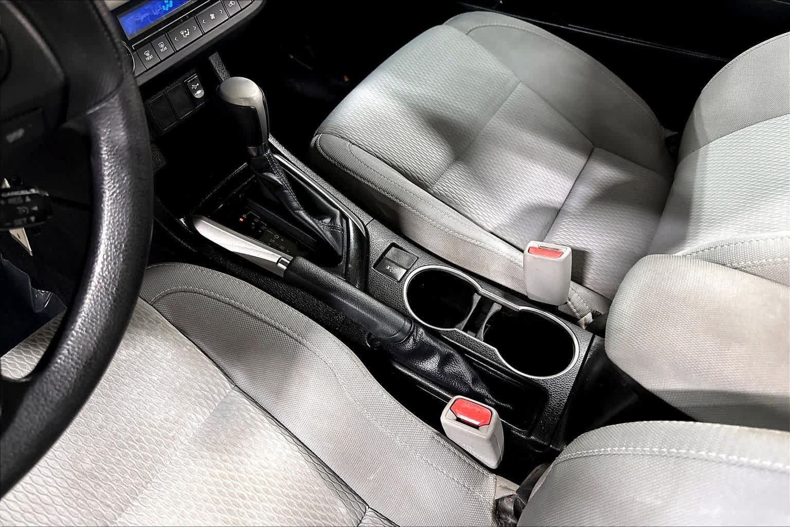 Used 2015 Toyota Corolla LE FWD image 16