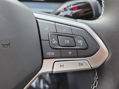 New 2026 Volkswagen Tiguan SE FWD image 18