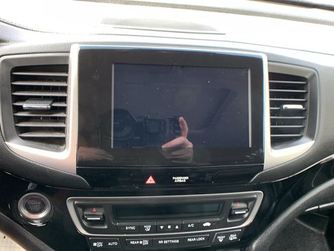 Used 2016 Honda Pilot Touring image 13