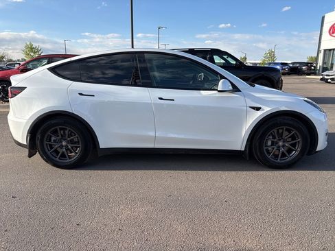 Used 2022 Tesla Model Y Long Range AWD/4WD image 6